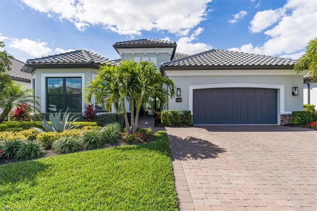 ESPLANADE LAKE CLUB - Residential