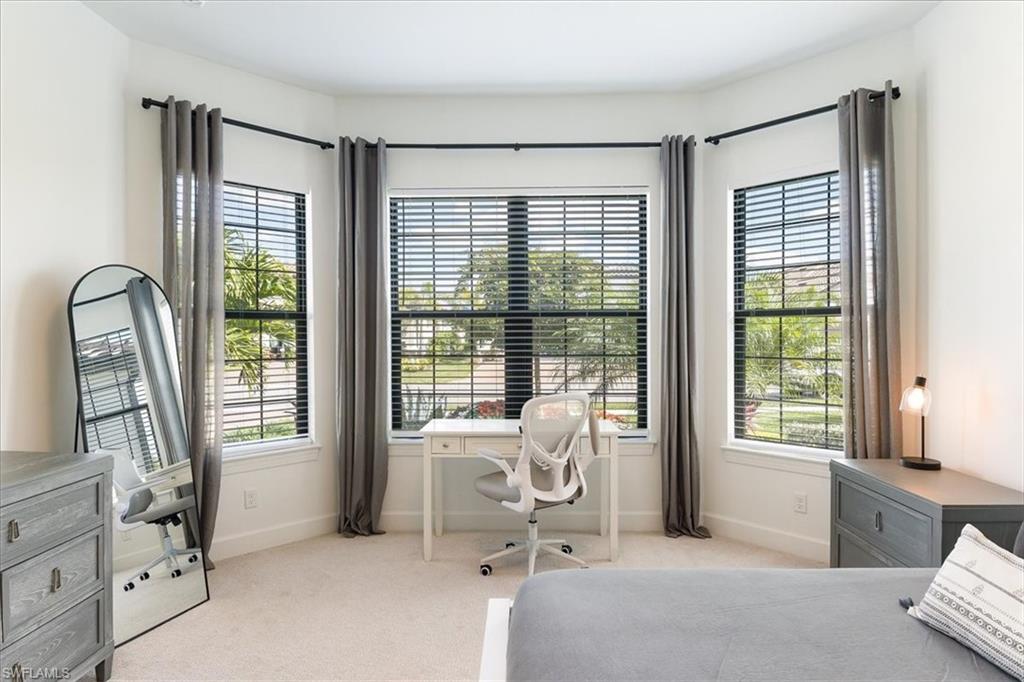 ESPLANADE LAKE CLUB - Residential