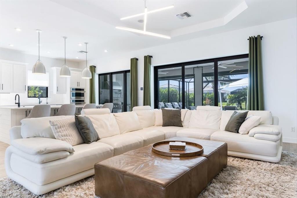 ESPLANADE LAKE CLUB - Residential