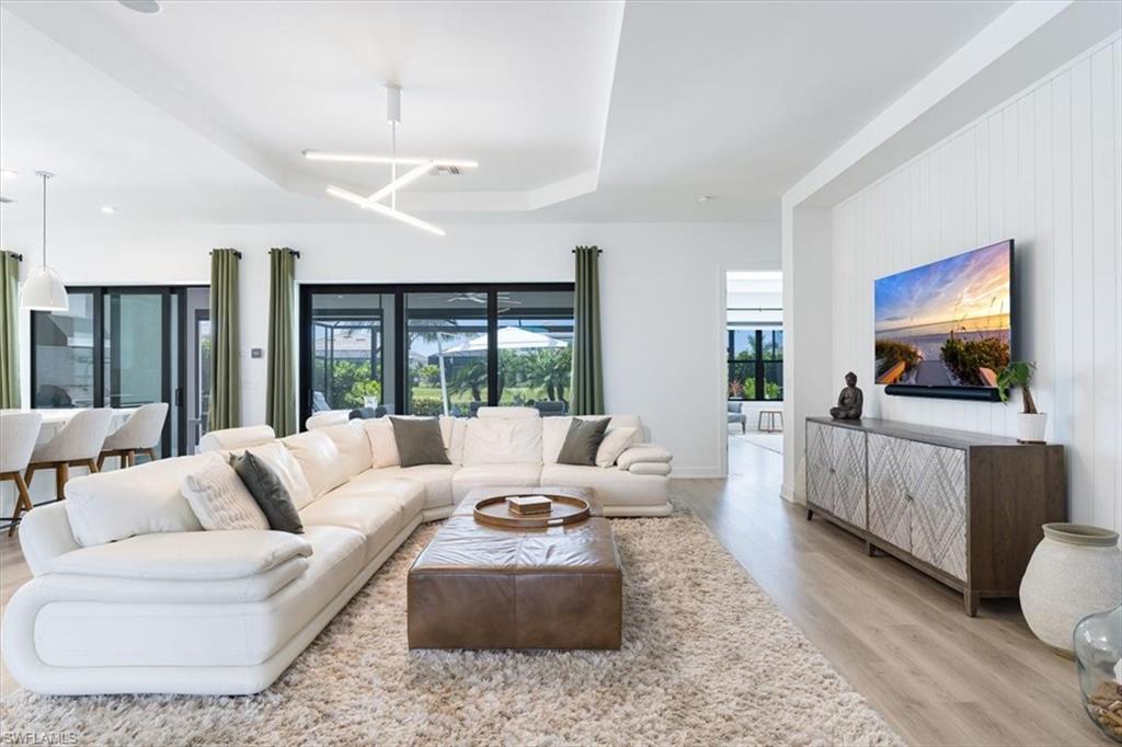 ESPLANADE LAKE CLUB - Residential