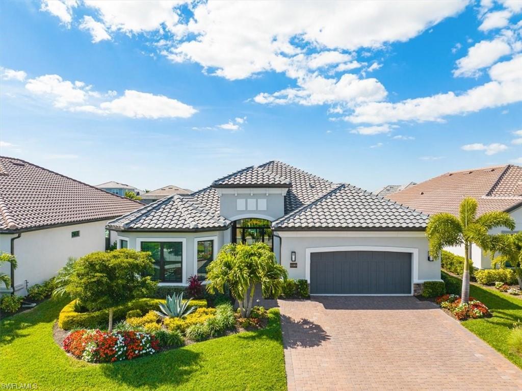 ESPLANADE LAKE CLUB - Residential