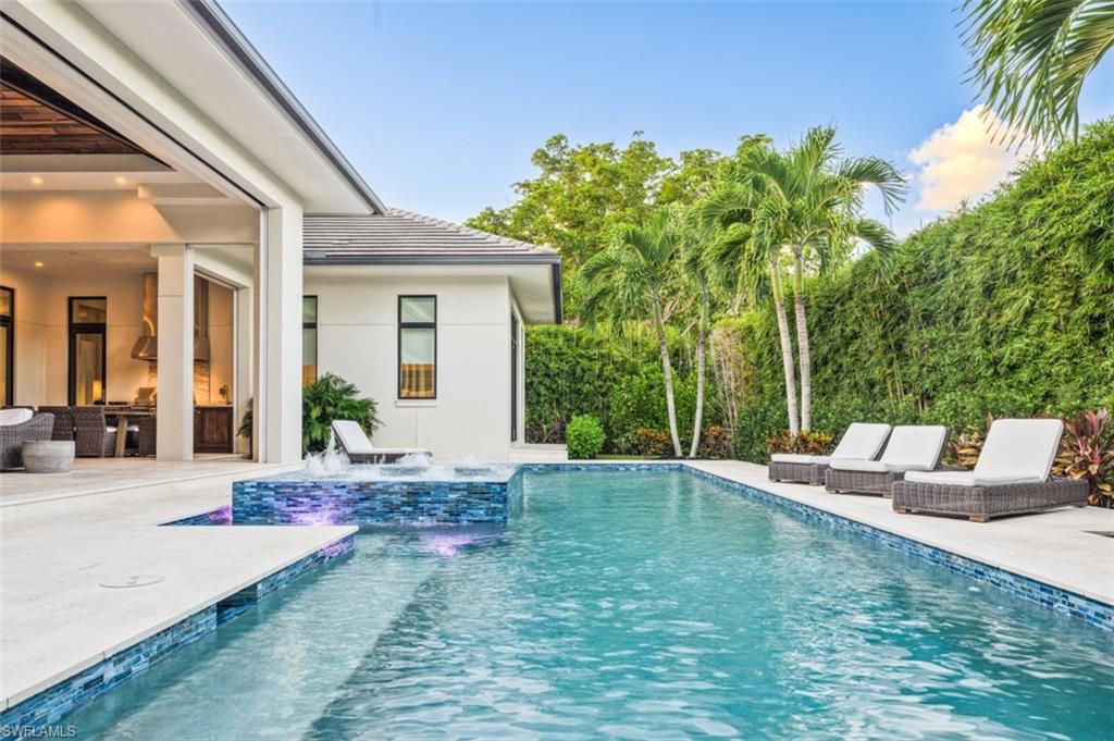 MOORINGS - Residential