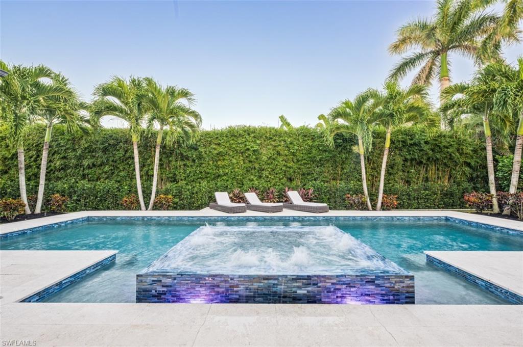 MOORINGS - Residential