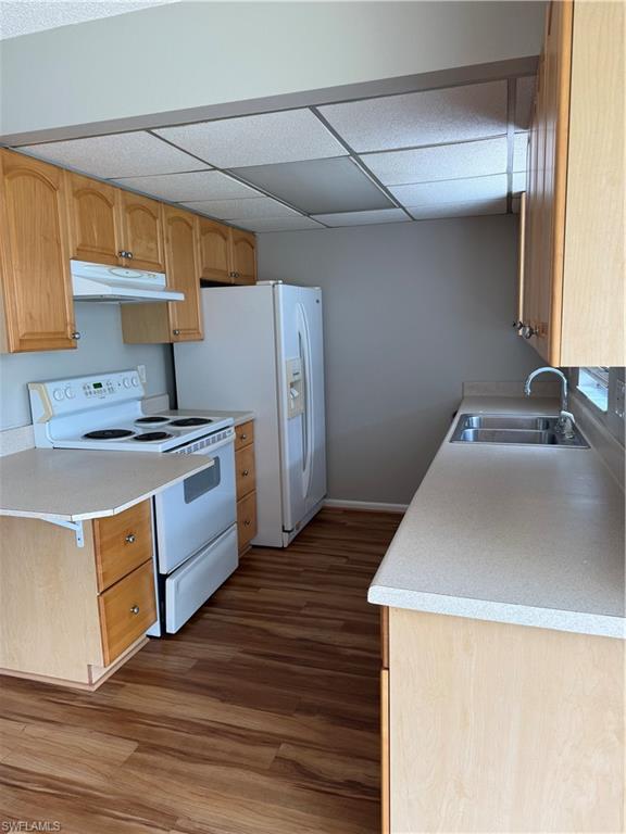 MYERLEE SQUARE CONDO - Residential Lease