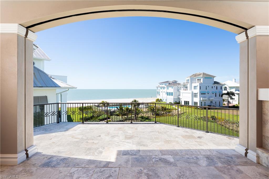 BAREFOOT BEACH - Residential