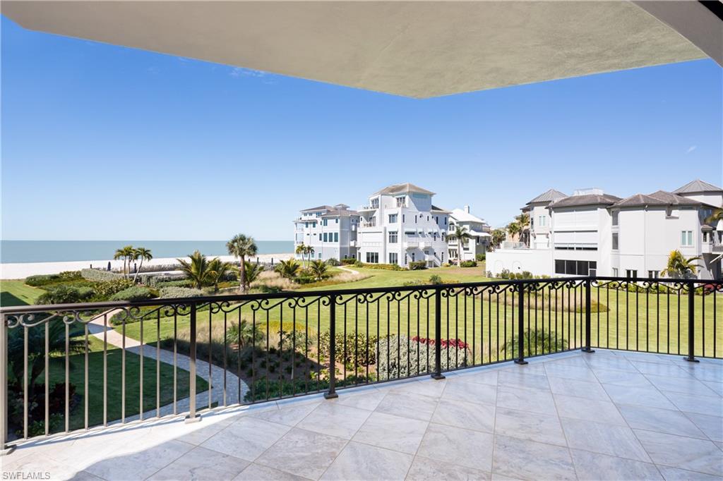 BAREFOOT BEACH - Residential