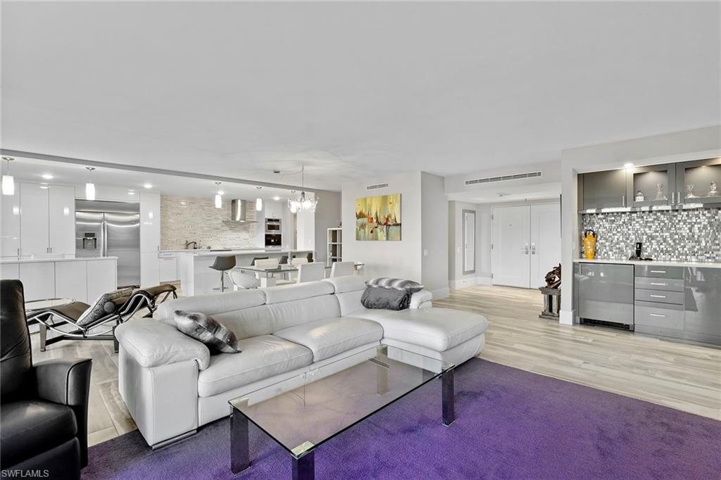 4401 Gulf Shore BLVD N C304