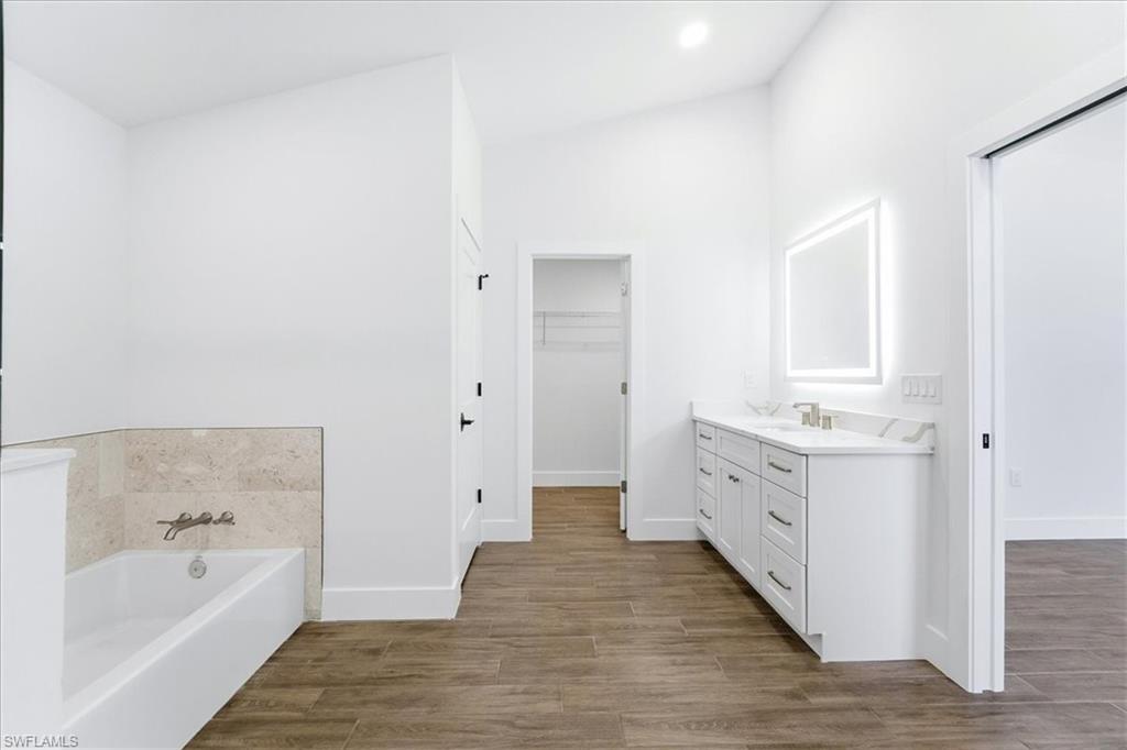 KELLY GREENS - Residential