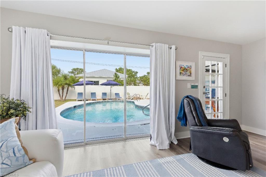 NAPLES PARK - Residential