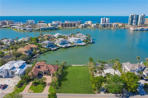 3453 Crayton RD NAPLES FL 34103