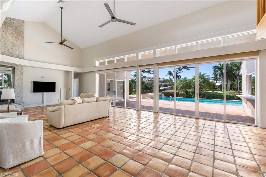 AQUALANE SHORES - Residential