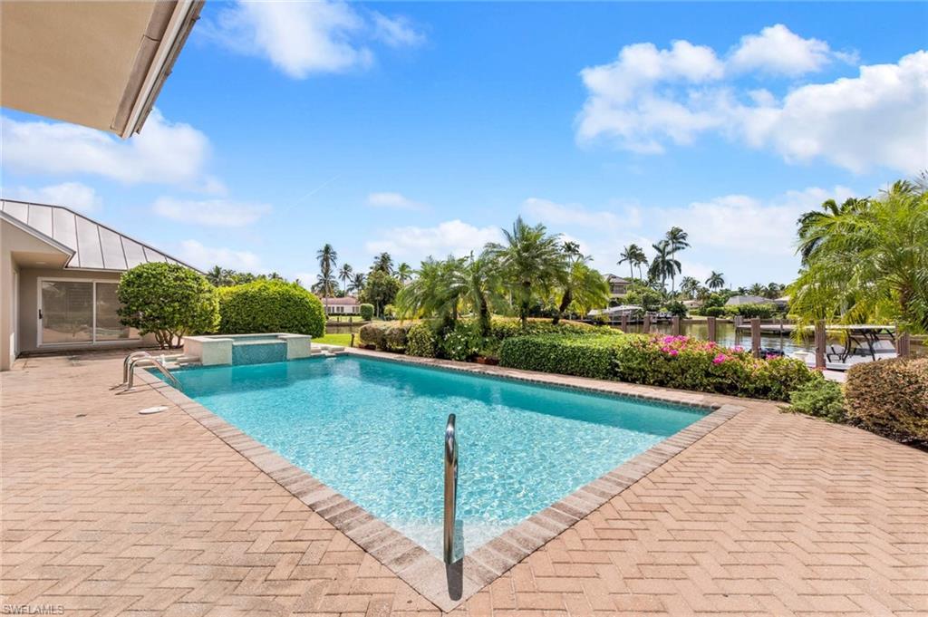 AQUALANE SHORES - Residential