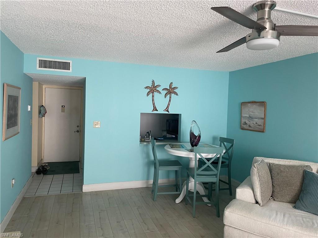SEVEN LAKES - Residential