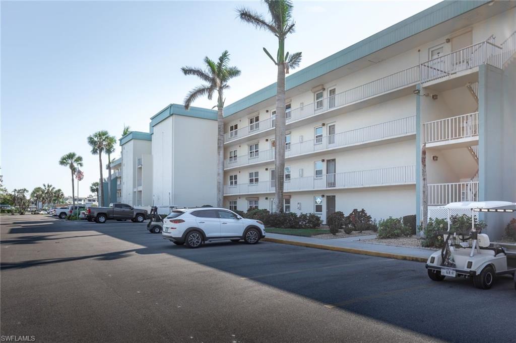 SEVEN LAKES - Residential