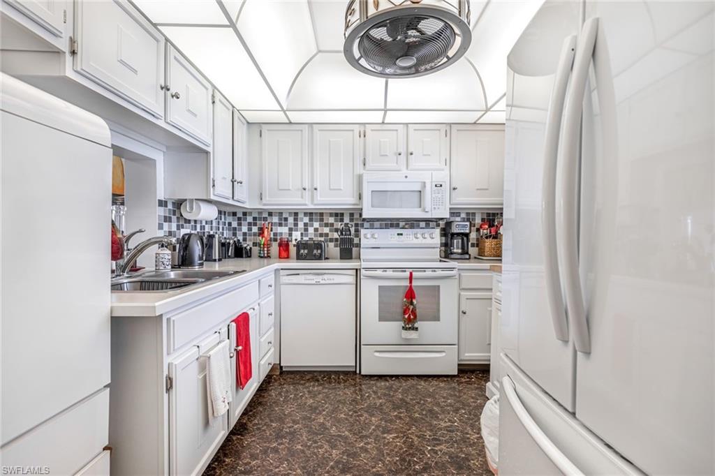 SEVEN LAKES - Residential