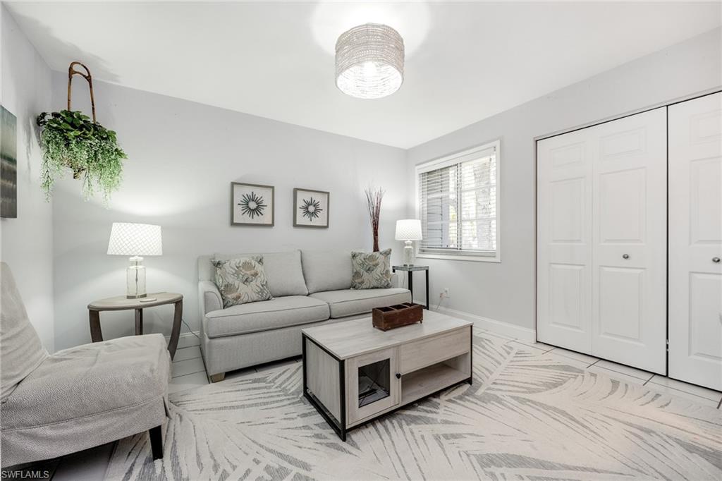 LAKESIDE CARRIAGE HOMES - Residential Lease