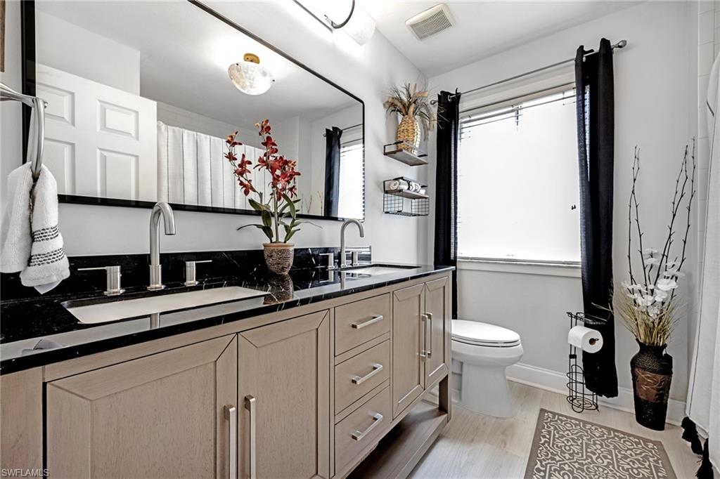 LAKESIDE CARRIAGE HOMES - Residential Lease