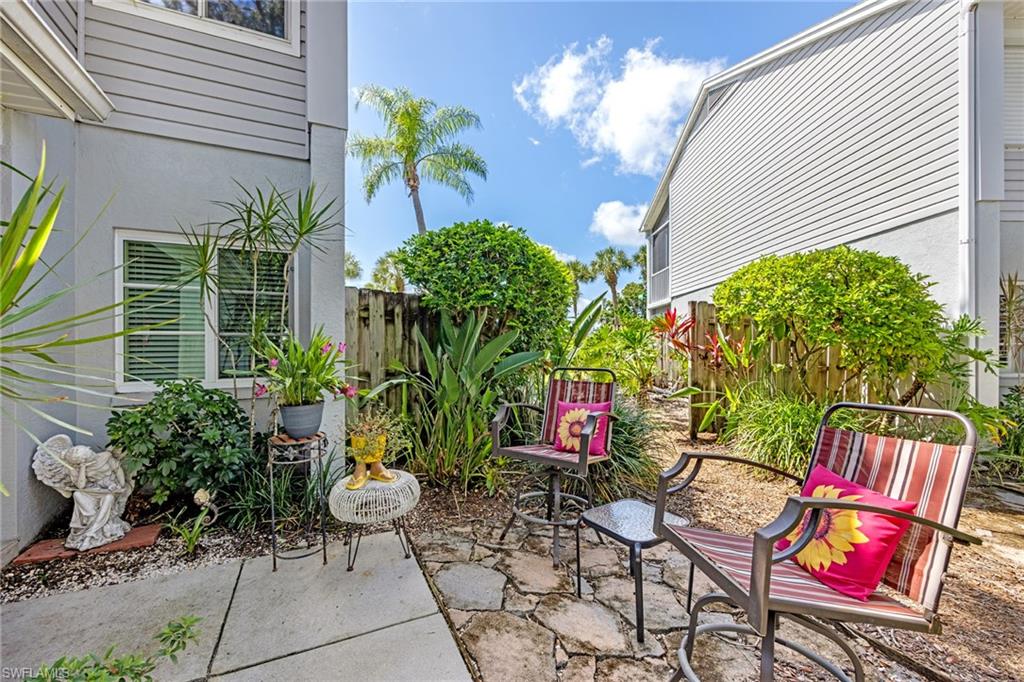 LAKESIDE CARRIAGE HOMES - Residential Lease