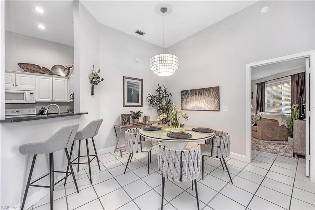 LAKESIDE CARRIAGE HOMES - Residential Lease