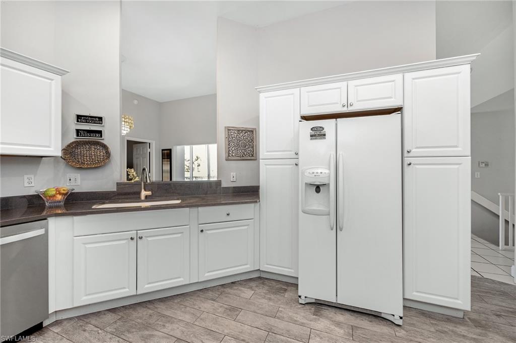 LAKESIDE CARRIAGE HOMES - Residential Lease