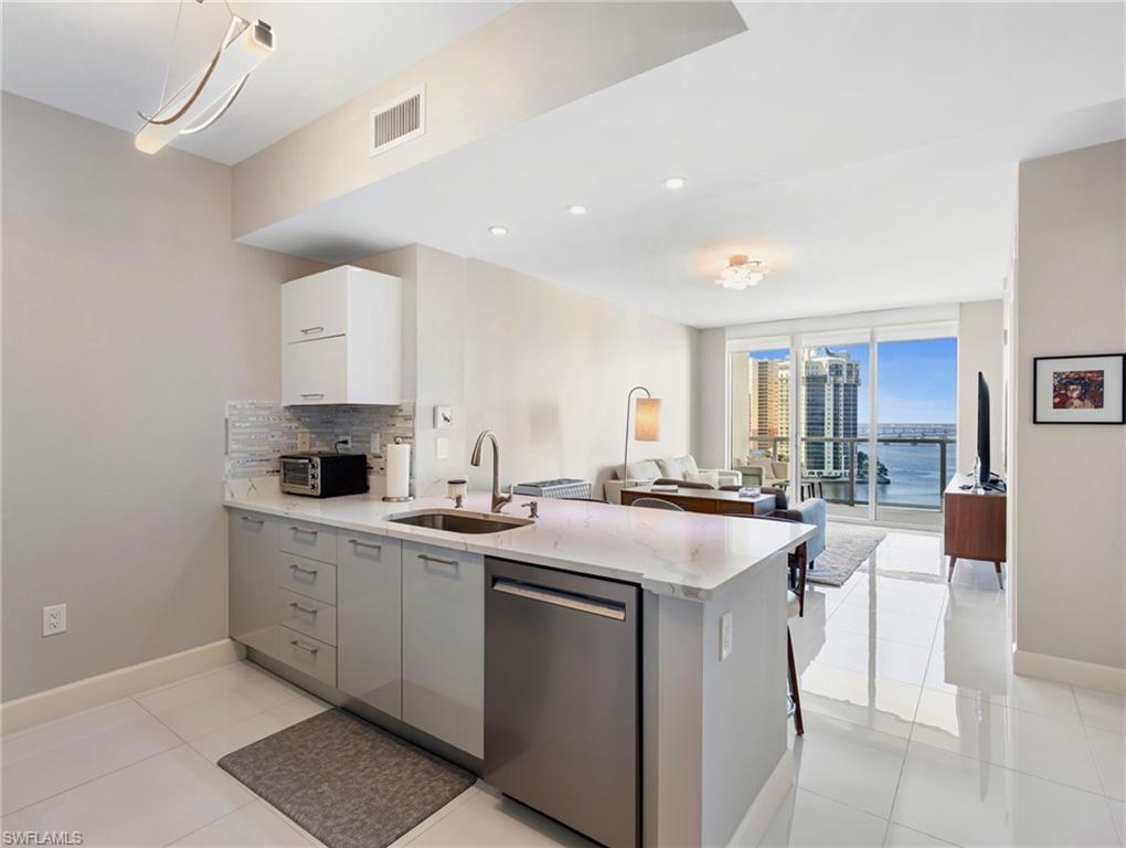 3000 Oasis Grand BLVD 1206