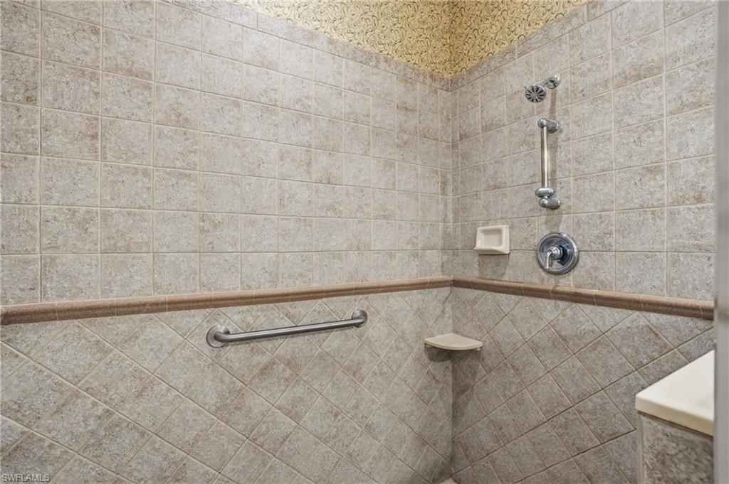 COLONY LAKES - Residential