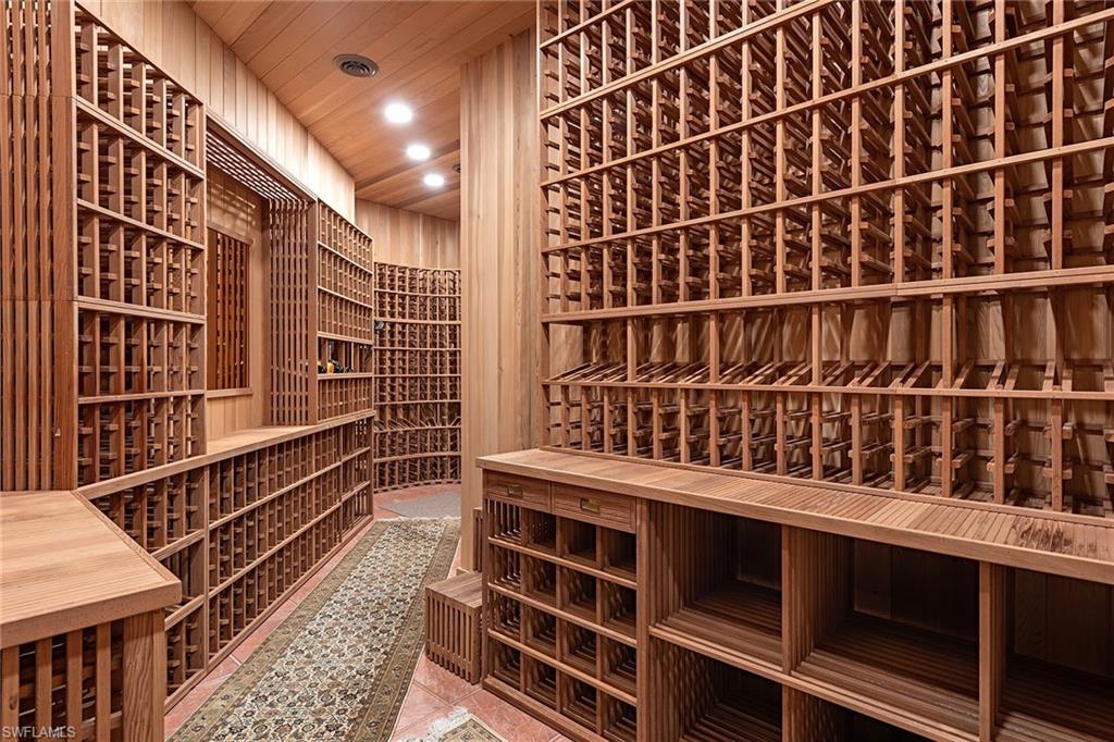 BAY COLONY SHORES - Residential