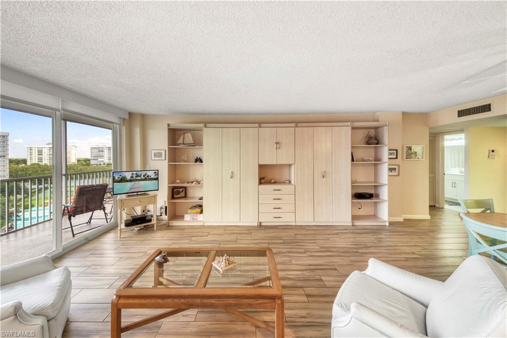 VANDERBILT TOWERS - Residential