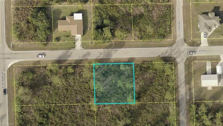 Very nice .25 acre lot to build your home!. Close to Richmond ave N, businesses and restaurants.