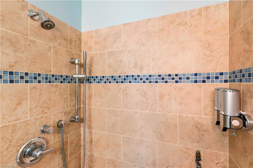 HOLIDAY SHORES - Residential