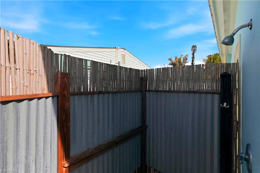 HOLIDAY SHORES - Residential