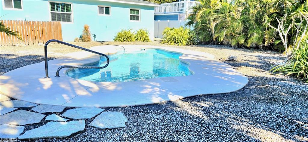 HOLIDAY SHORES - Residential