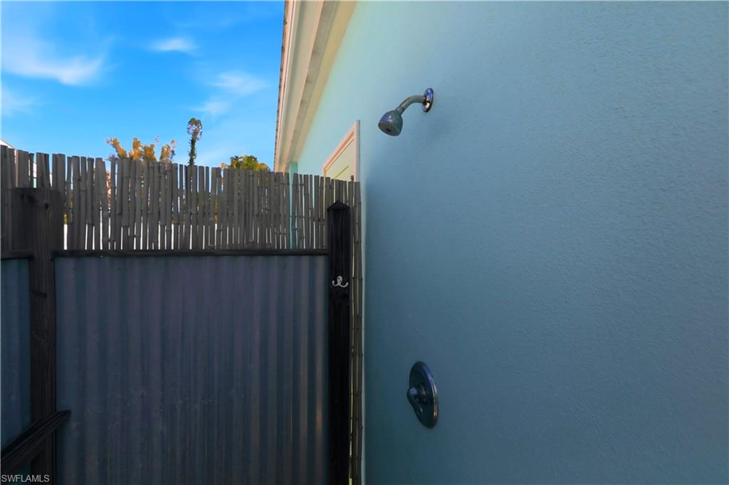 HOLIDAY SHORES - Residential