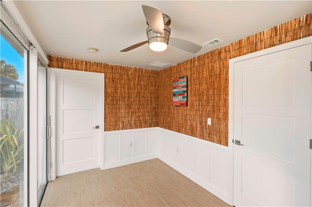 HOLIDAY SHORES - Residential