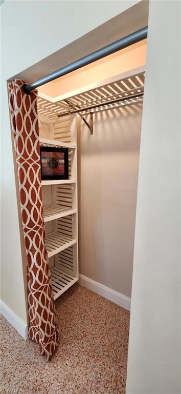 HOLIDAY SHORES - Residential