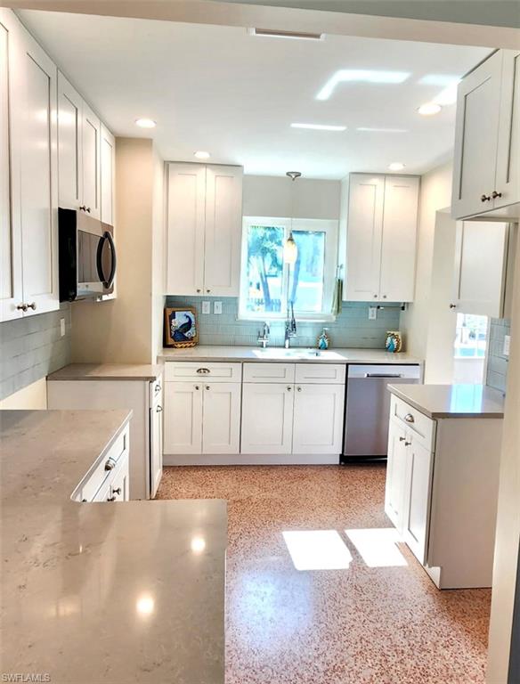 HOLIDAY SHORES - Residential