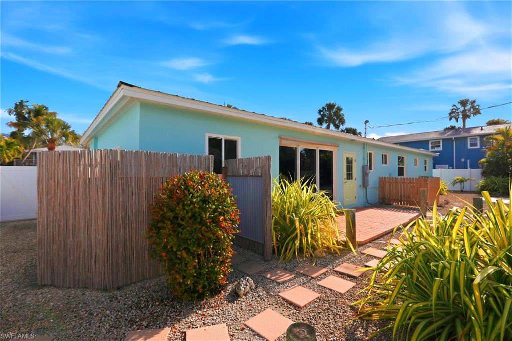 HOLIDAY SHORES - Residential