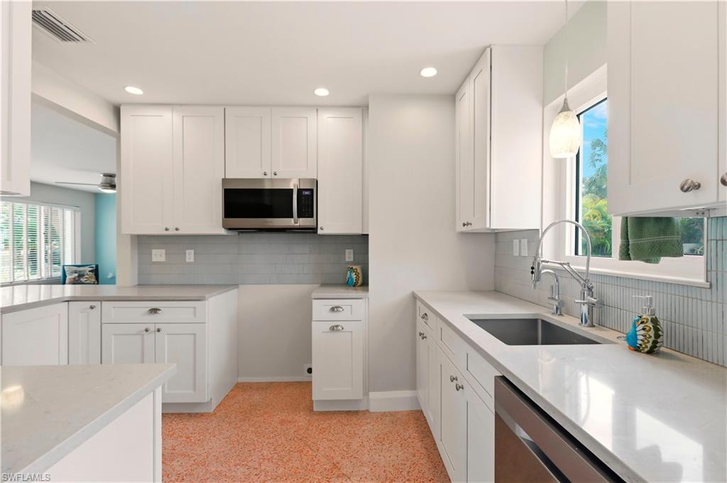 HOLIDAY SHORES - Residential