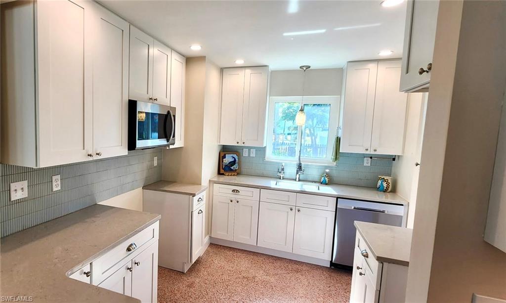 HOLIDAY SHORES - Residential