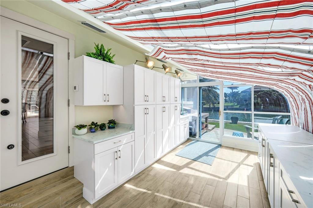 MARCO BEACH - Residential