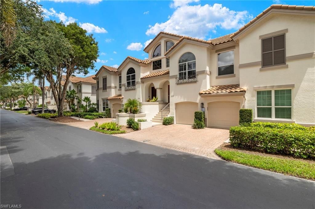 Photo of 164 Colonade CIR #1307, NAPLES, FL 34103 (MLS # 225070583)