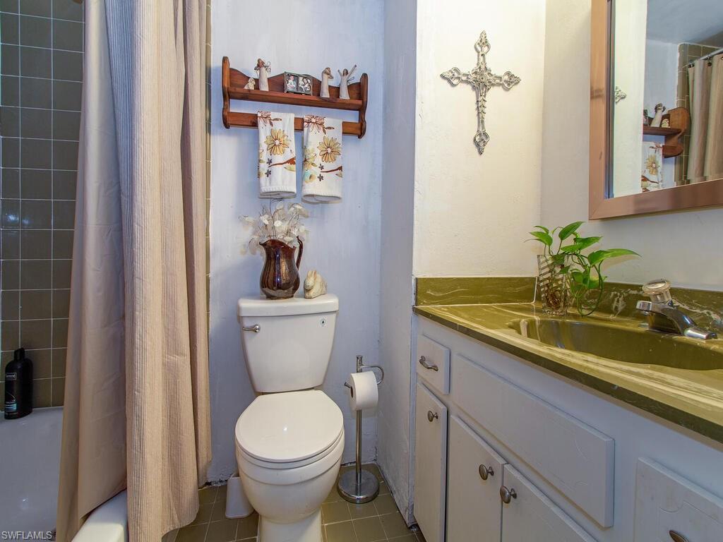 GLADES COUNTRY CLUB - Residential