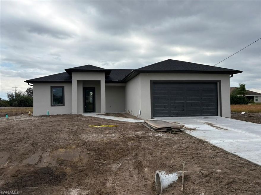 New construction coming soon. 3 bedroom, and 2 bathrooms. Sellers Finance Available Great location in the desirable area of Lehigh Acres. This property is situated in an area with rapid growth and a lot of new construction. Close to Lee Blvd. and close to restaurants, schools, and shopping. Fast and easy access to state road 82.
 ¡Nueva construcción próximamente! Casa de 3 habitaciones y 2 baños. ¡Financiamiento directo del vendedor!
Ubicada en una excelente zona de Lehigh Acres, muy deseada y en rápido crecimiento, rodeada de nuevas construcciones.  A pocos minutos de Lee Blvd., cerca de restaurantes, escuelas y centros comerciales, con acceso rápido y fácil a la carretera estatal 82.
¡Una gran oportunidad que no puedes dejar pasar!