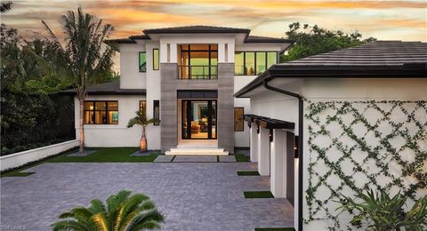 477 3rd ST N NAPLES FL 34102