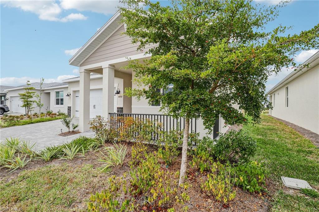 CRESCENT LAKES - Residential