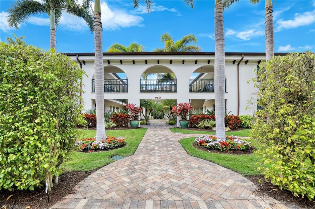 960 ON SEVENTH - Residential