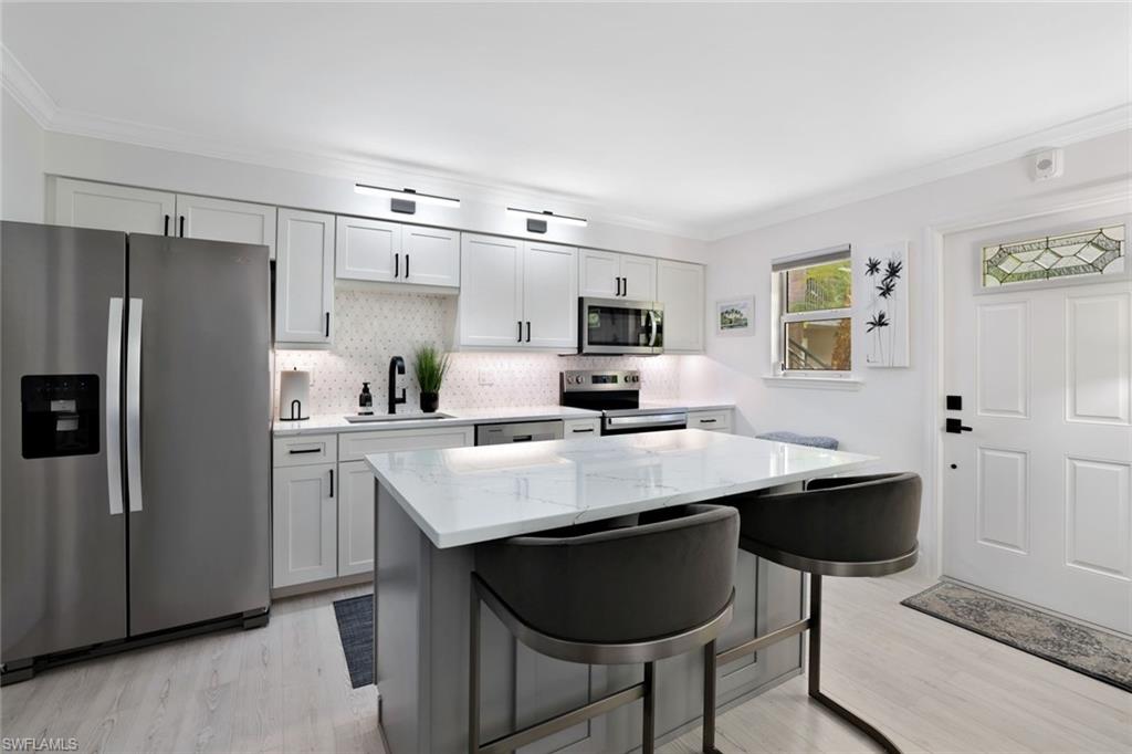 960 ON SEVENTH - Residential