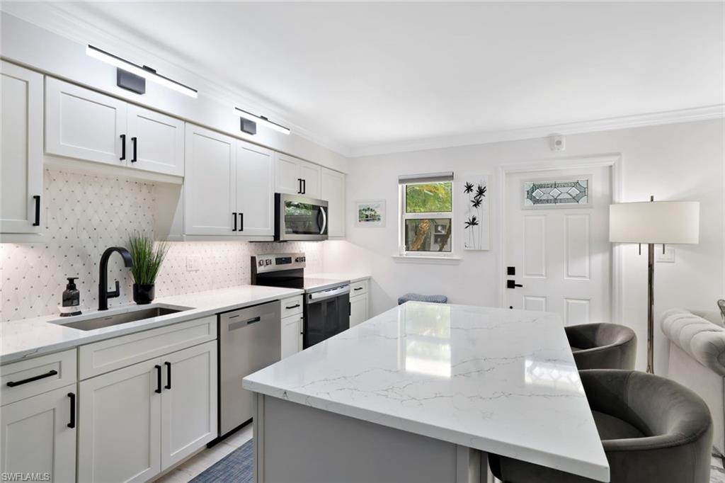 960 ON SEVENTH - Residential