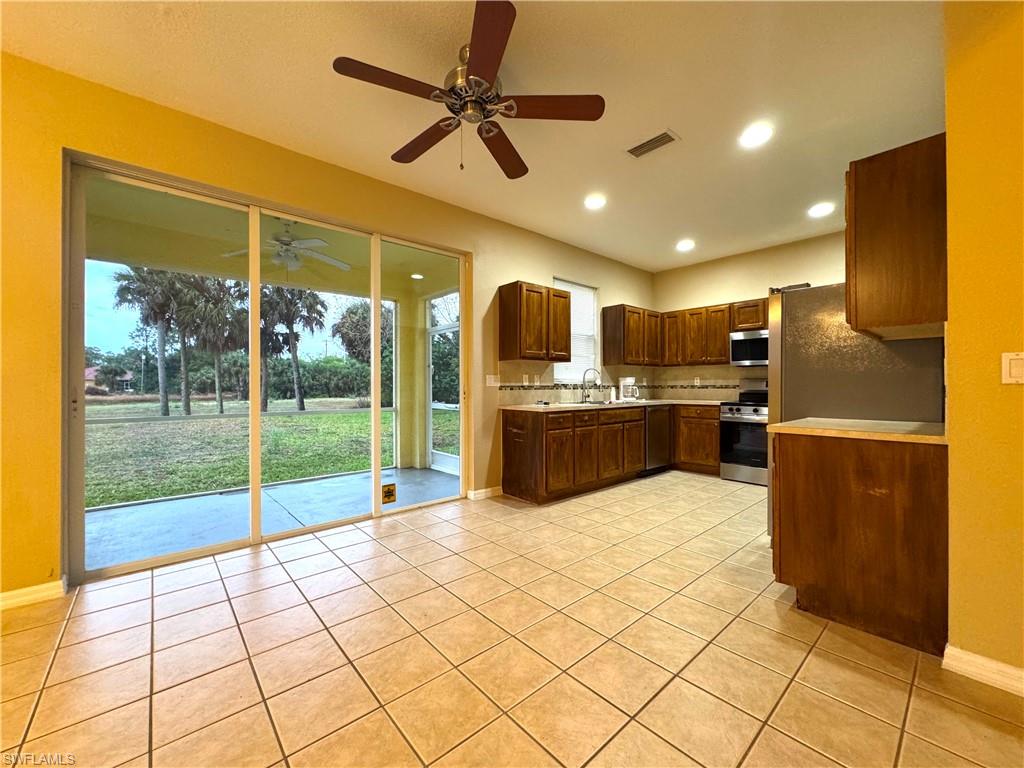 SHADOW LAKES - Residential Lease