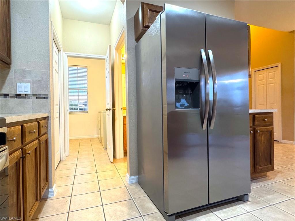 SHADOW LAKES - Residential Lease